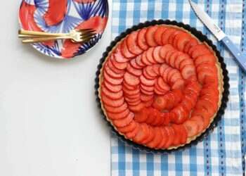 טארט תותים וקרם שקדים. צילום: אפרת ליכטנשטט