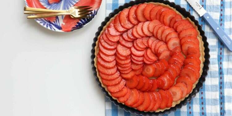 טארט תותים וקרם שקדים. צילום: אפרת ליכטנשטט