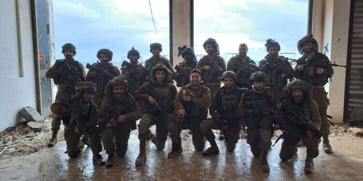 "כל אחד מהם כאן התמונה נכנס לי ונחרט לי עמוק בלב". המחלקה של דביר