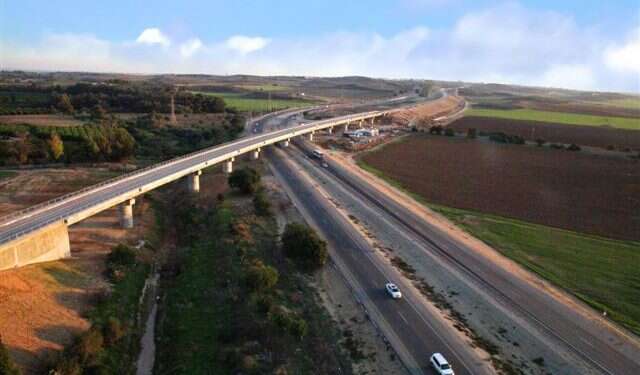 הקטע המאוים במסילת הרכבת מנתיבות לאשקלון. צילום: אלברטוס