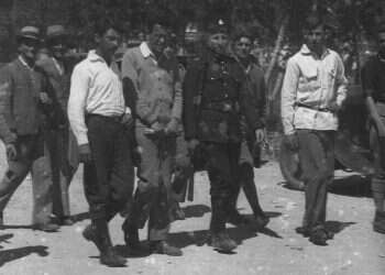 אידאולוגיית השנאה ייצרה עלילת דם מסוכנת. אב"א אחימאיר וחבריו מובאים למשפט. ירושלים, 1933 צילום: ארכיון "בית אבא" רמת-גן