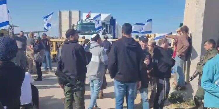 חסימת מעבר כרם שלום. צילום מסך מעבר כרם שלום נחסם: "אף סיוע לא עובר עד שאחרון החטופים חוזר"