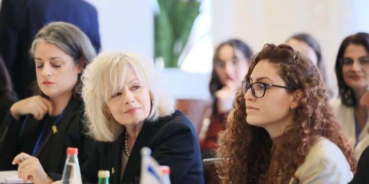 היועצת המשפטית לממשלה גלי בהרב מיארה במהלך ביקור משלחת התובעים הכלליים מחו "יש לנו הוכחות שחמאס הוא דאעש": תובעים כלליים מחו"ל מבקרים בישראל