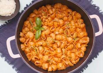 פסטה בסיר אחד. צילום: רויטל פדרבוש פסטה בסיר אחד. צילום: רויטל פדרבוש