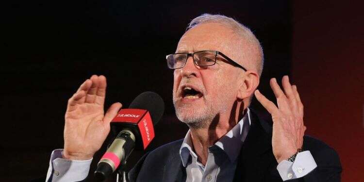 בניגוד לעבר, האנטישמיות רחוקה מלהיות נחלת הימין בלבד. יו"ר מפלגת הלייבור הבריטית, ג'רמי קורבין צילום: איי.אף.פי