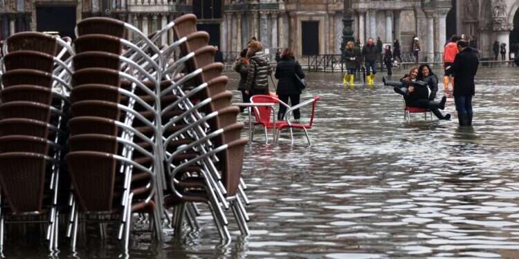לא בכדי מהגרים אינם מגיעים לעיר השוקעת. כיכר סן־מרקו בוונציה. צילום: איי.אף.פי