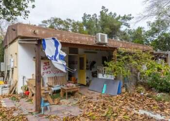 רולטה רוסית שקשה להסביר. ביתם של יוסי ואופיר בניר־עוז. צילום: לירון מולדובן