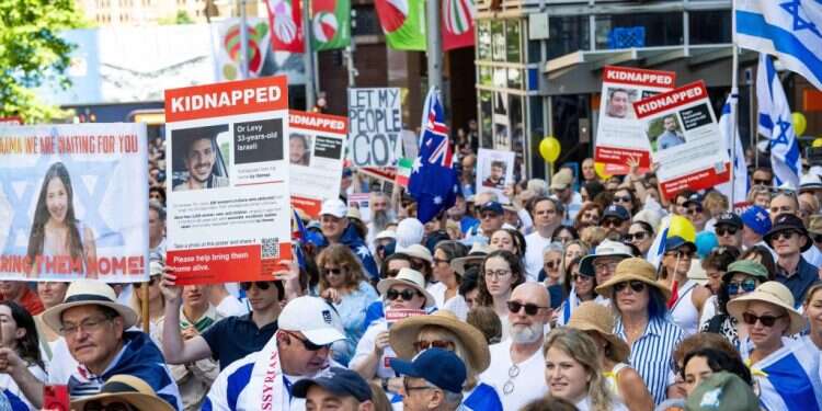 עצרת למען ישראל בסידני שבאוסטרליה, נובמבר 2023. צילום: אי.פי.איי עצרת למען ישראל בסידני שבאוסטרליה, נובמבר 2023. צילום: אי.פי.איי