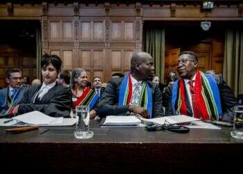 נציגי דרום אפריקה בעת הדיון בבית הדין הבינלאומי בהאג. צילום: אי.פי.איי