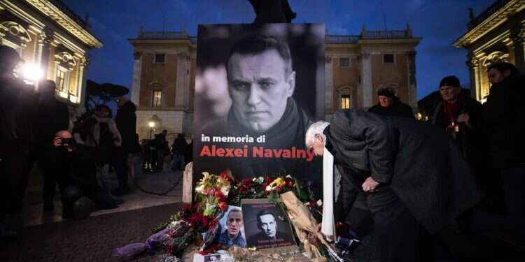 מיצג זיכרון לאלכסיי נבלני באיטליה. צילום: אי.פי.איי מיצג זיכרון לאלכסיי נבלני באיטליה. צילום: אי.פי.איי