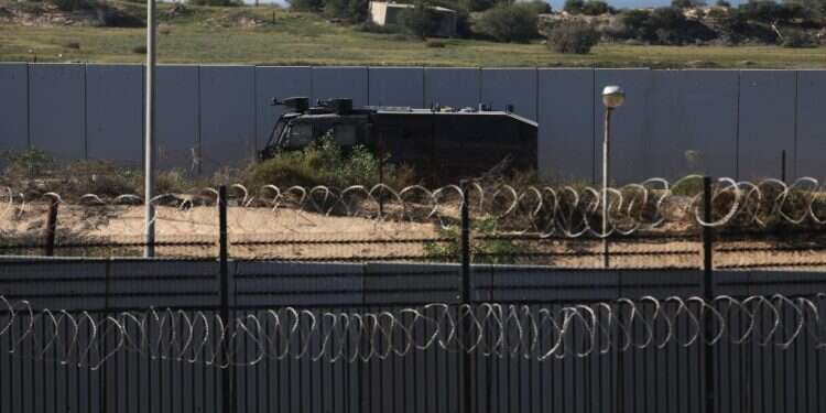 צבא מצרים ליד גבול עזה באזור מעבר רפיח. צילום: רויטרס צבא מצרים ליד גבול עזה באזור מעבר רפיח. צילום: רויטרס