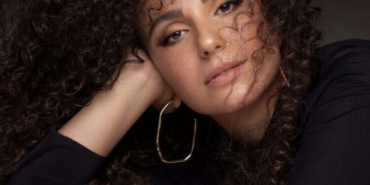 יובל דיין עטיפת האלבום  "ואפילו בהסתרה": אלבום חדש ליובל דיין, בצל המלחמה