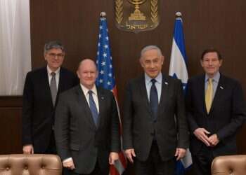 ראש הממשלה בנימין נתניהו במפגש עם הסנאטורים הדמוקרטיים כריס קונס וריצ'רד בלומנטל, בלשכת ראש הממשלה בירושלים