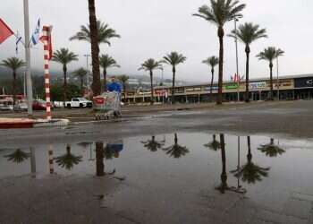 התושבים מפונים כבר ארבעה חודשים. קריית־שמונה, לפני כחודש. צילום: איי.אף.פי