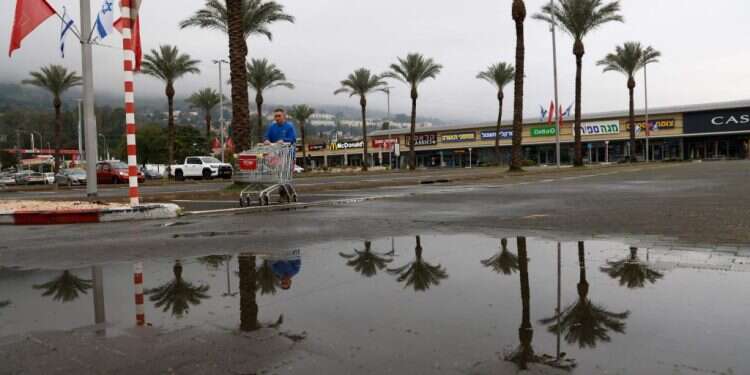 התושבים מפונים כבר ארבעה חודשים. קריית־שמונה, לפני כחודש. צילום: איי.אף.פי