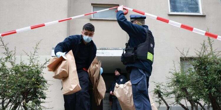 הבניין בו נעצרה הטרוריסטית. צילום: EPA CLEMENS BILAN לאחר 30 שנה: פעילת ארגון הטרור באדר-מיינהוף נעצרה בגרמניה