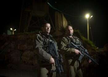 סא"ל ידידיה צוקרמן וסא"ל יהודה צוקרמן. צילום: אריק מרמור