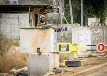 לא מצריך הכשרה ממושכת. מחסום צבאי ביו"ש. צילום: נאסר אשתייה, פלאש 90