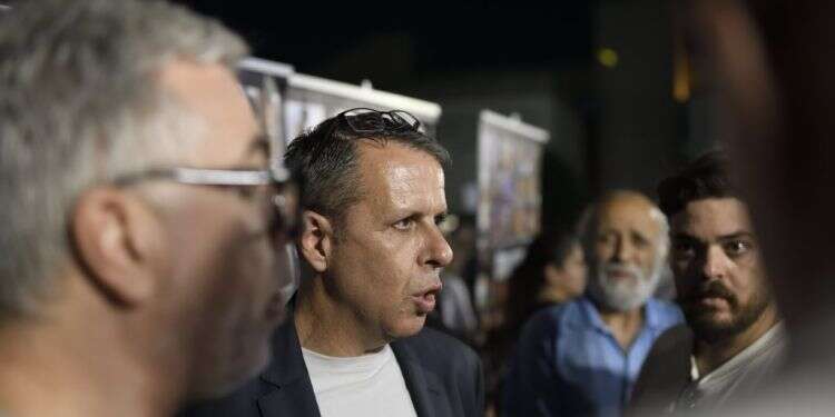 רונן צור. צילום: גיל יערי, פלאש 90 אחרי לחץ משפחות החטופים: רונן צור הודיע על סיום תפקידו