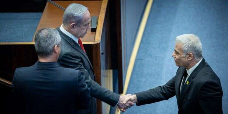 לפיד ונתניהו. צילום: יונתן זינדל, פלאש 90 לפיד ונתניהו, בשבוע שעבר. צילום: יונתן זינדל, פלאש 90