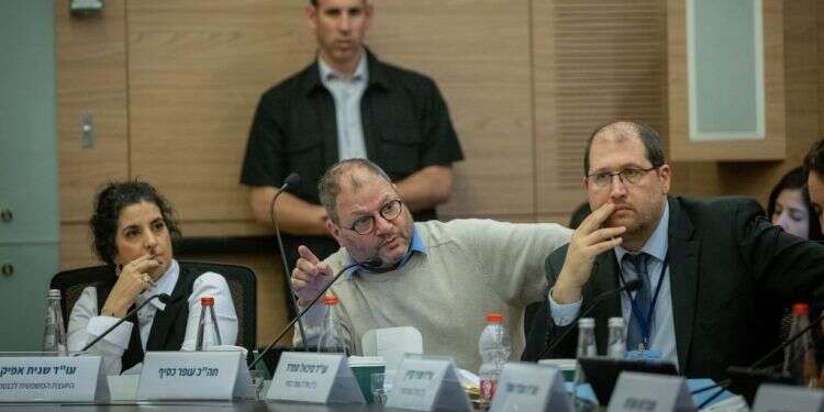 ח הדחת כסיף: לחץ על יש עתיד והמחנה הממלכתי להשגת הרוב הדרוש