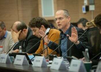 בגלל בירוקרטיה ממשלתית: 100 אנשים מחכים לברית מילה