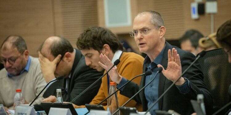 ח בגלל בירוקרטיה ממשלתית: 100 אנשים מחכים לברית מילה