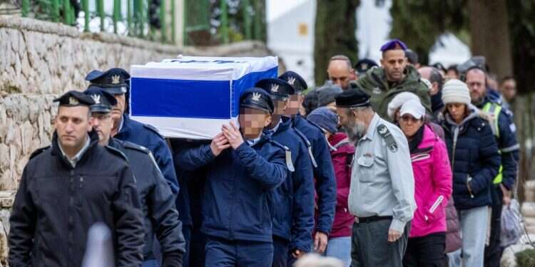 הלווייתו של יצהר הופמן בהר הרצל. צילום: יונתן זינדל - פלאש 90 הלווייתו של יצהר הופמן בהר הרצל