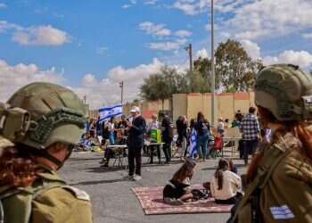 חיילות צה אלוף הפיקוד נגד חוסמי המשאיות: מעבר ניצנה הפך לשטח צבאי סגור