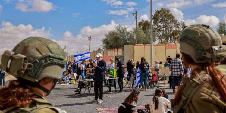 חיילות צה אלוף הפיקוד נגד חוסמי המשאיות: מעבר ניצנה הפך לשטח צבאי סגור