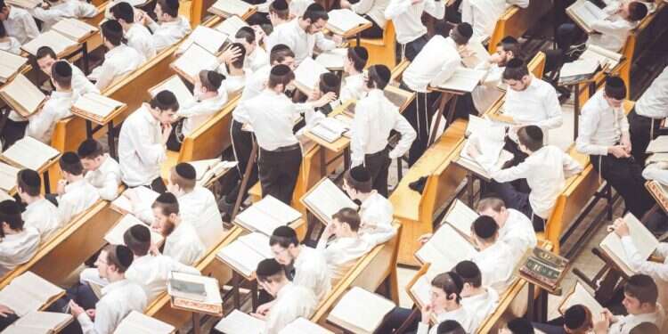 אין סיכוי שהחברה החרדית תתפשר על גיוס בגיל 18 . ישיבת פוניבז'. צילום: חיים גולדברג, פלאש 90