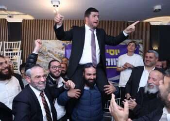 ראש העיר הנבחר של צפת יוסי קקון חוגג את ניצחונו בבחירות