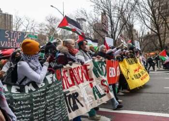 מה שקורה בעזה זה כלום לעומת מה שאסד עשה בסוריה, אבל שם הכול משודר. הפגנה פרו־פלסטינית בניו־יורק בחודש שעבר. צילום: גטי אימג'ס