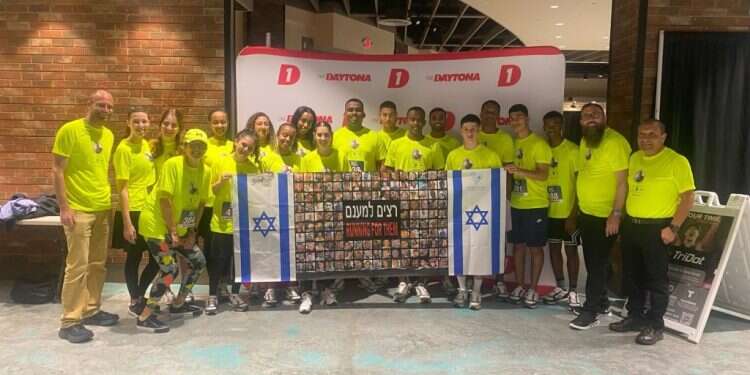 "לעולם לא ירוצו לבד": נערי בית הילדים רצו חצי מרתון למען החטופים