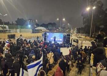 הפגנה מול משרדי אונר ההפגנה מול משרדי אונר"א בירושלים. צילום: אם תרצו