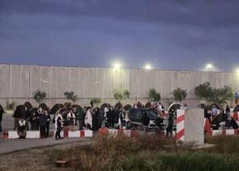 מאות אוהלים על הכביש: מעבר כרם שלום חסום מהלילה