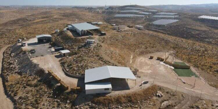 חוות מיתרים של ינון לוי ומשפחתו. צילום: באדיבות חוות מיתרים חוות מיתרים של ינון לוי ומשפחתו. צילום: באדיבות חוות מיתרים