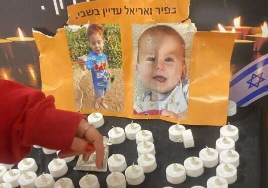 השחתת תמונות חטופים בקמפוס באוניברסיטה. צילום: אם תרצו