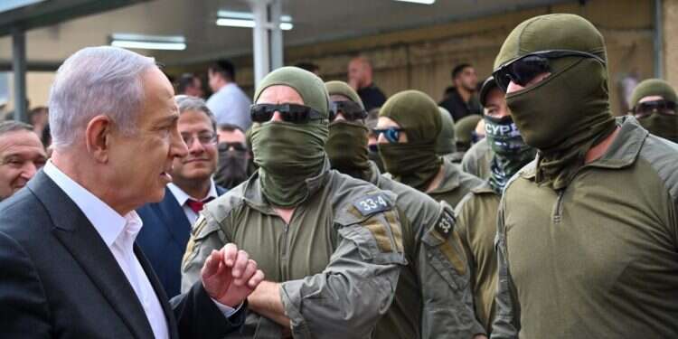 "הפער בין ניצחון לאסון הוא מילימטר": נתניהו נפגש עם מחלצי החטופים