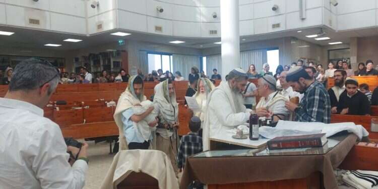 ברית מרגשת בעתניאל: אלחנן קלמנזון נפל בבארי – אחיינו נקרא על שמו