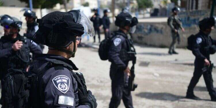 צילום: דוברות המשטרה ירי ליד קלפי, שוחד בחירות והצבעה שהופסקה: 35 תיקים פליליים מאז הבוקר