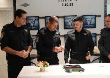 אחיו נפל בקרב על משטרת שדרות: אלחנן הרוש התגייס לשירות בתחנה