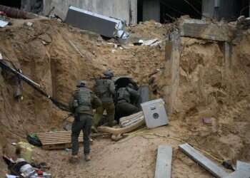 מנהרה שנחשפה בחאן יונס בה שהו חטופים. צילום: דובר צה"ל