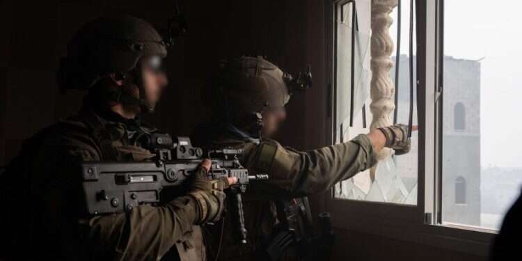 לוחמי הנח תיעוד: לוחמי הנח"ל מחסלים מחבלים מטווח קצר בזייתון