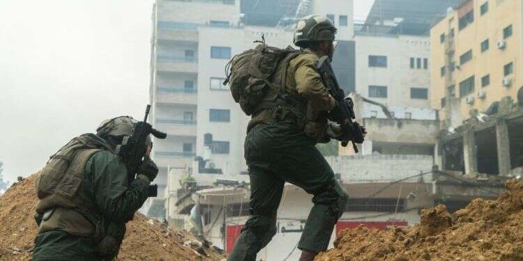 לוחמים בחאן יונס. צילום: דובר צה מלחמת המנהרות: צה"ל מפעיל אמצעים שלא האמין שיופעלו