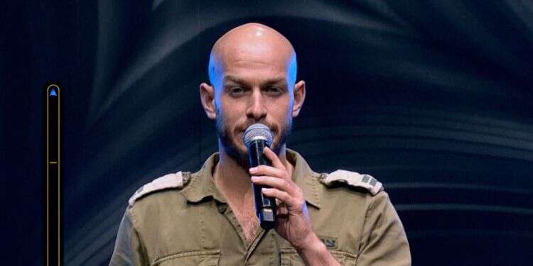 לא הייתה לו בכלל שאלה. שאולי במדים ב"הכוכב הבא". צילום מסך