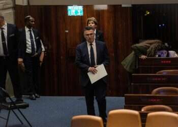 התנגשות במחנה הממלכתי? גנץ שותק, סער תוקף את רעיון המדינה הפלסטינית