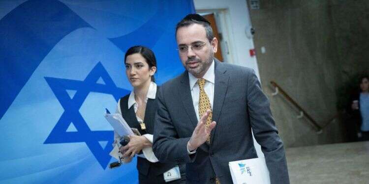 שר הבריאות אוריאל בוסו. צילום: יונתן זינדל פלאש 90 "לא נקבל בשום אופן אירועי אלימות – למצות את הדין עם הפושעים"