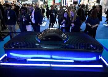 כלבים רובוטים ומכוניות מעופפות: הגאדג'טים השווים נחשפים בתערוכה בספרד 