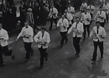 מלצרים ישעטו ברחובות פריז כשהתחרות ההיסטורית קמה לתחייה